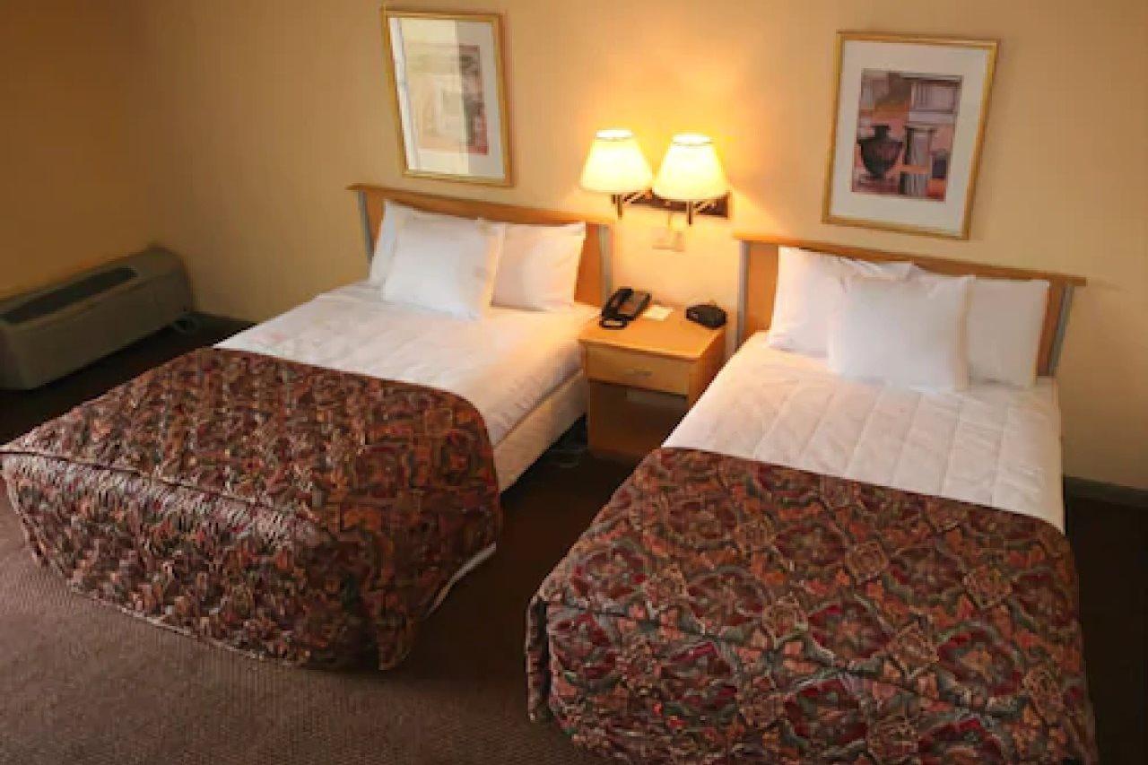 Knights Inn Six Flags Lodge West Kamer foto