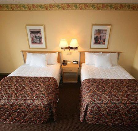 Knights Inn Six Flags Lodge West Kamer foto